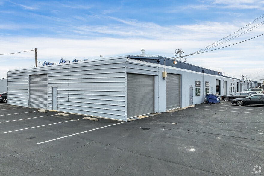 More Photos Of 7500 14th Ave, Sacramento Warehouse For Lease