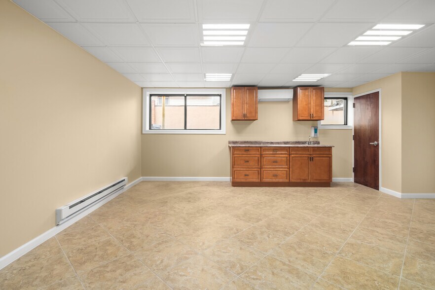 More Photos Of 1145 Bordentown Ave, Parlin Medical For Lease