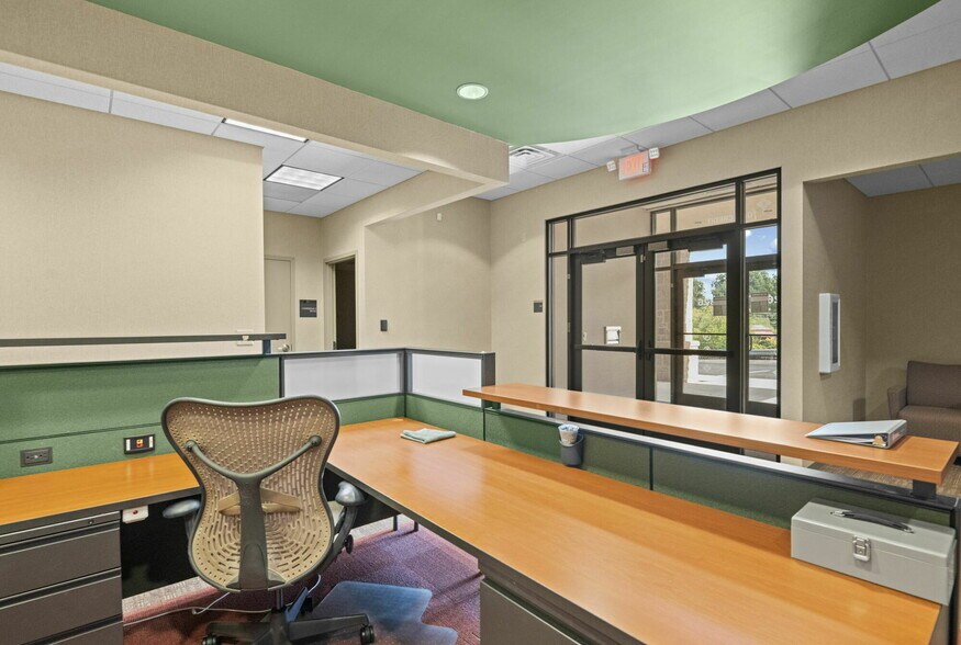 More Photos Of 326 Partnership Pky, Maryville Loft Creative Space For Sale