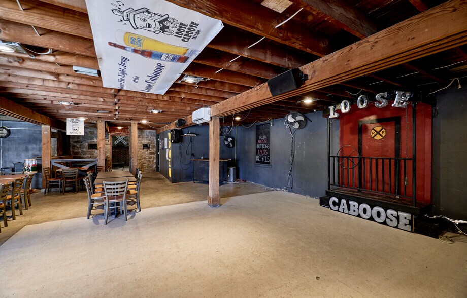 More Photos Of 113 W 5th St, Hermann Storefront Retail Office For Sale