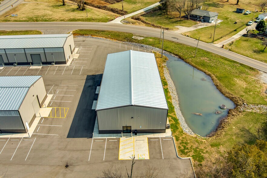 More Photos Of 145 US-70, Lenoir City Flex For Lease