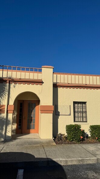 More Photos Of 1684 N Belcher Rd, Clearwater Flex For Lease