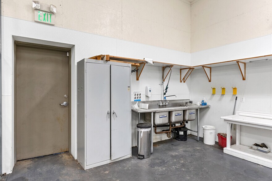 More Photos Of 2120 Loleta Ave, Corning Warehouse For Sale