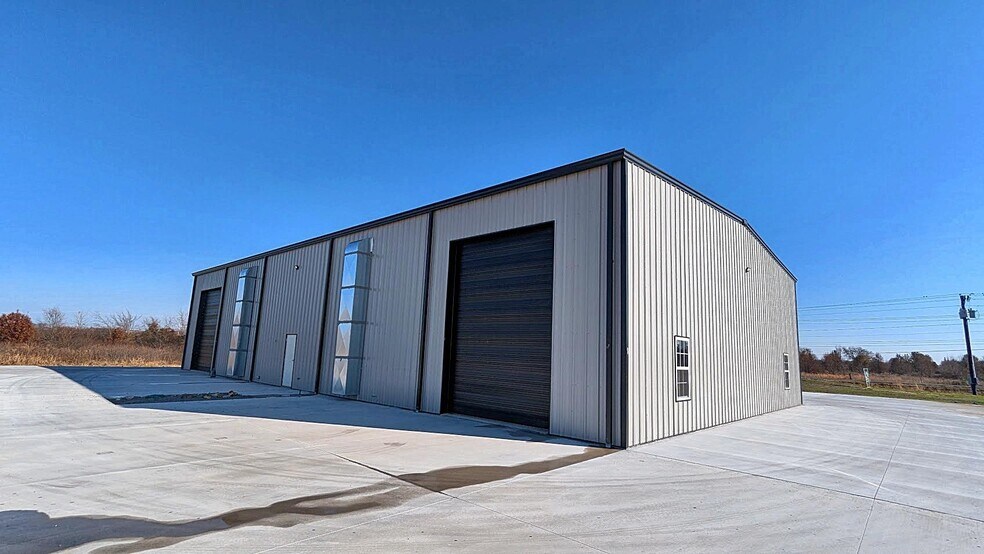 More Photos Of 1040 Moccasin Ave, Tahlequah Warehouse For Sale