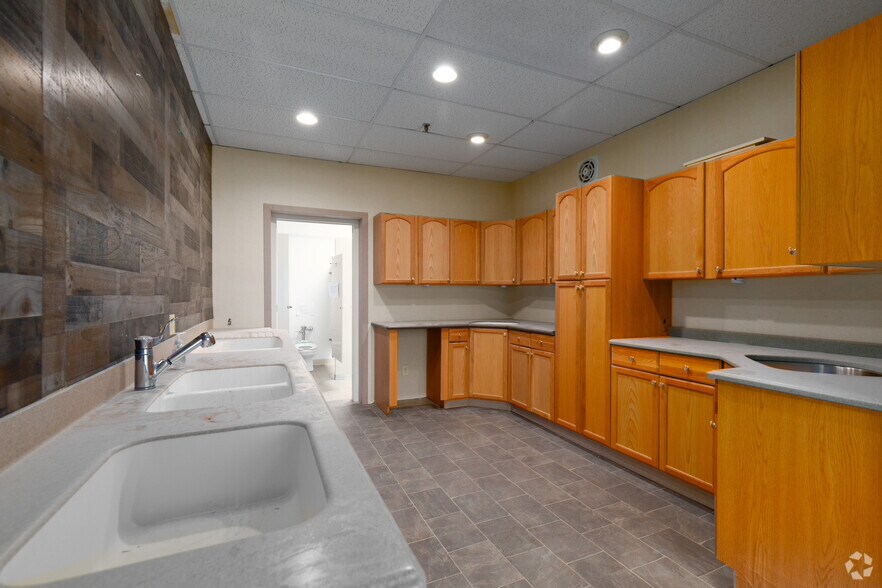 More Photos Of 3 Cass St, Keyport Warehouse For Lease