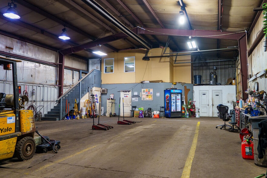 More Photos Of 15131 Kedzie Ave, Markham Warehouse For Sale