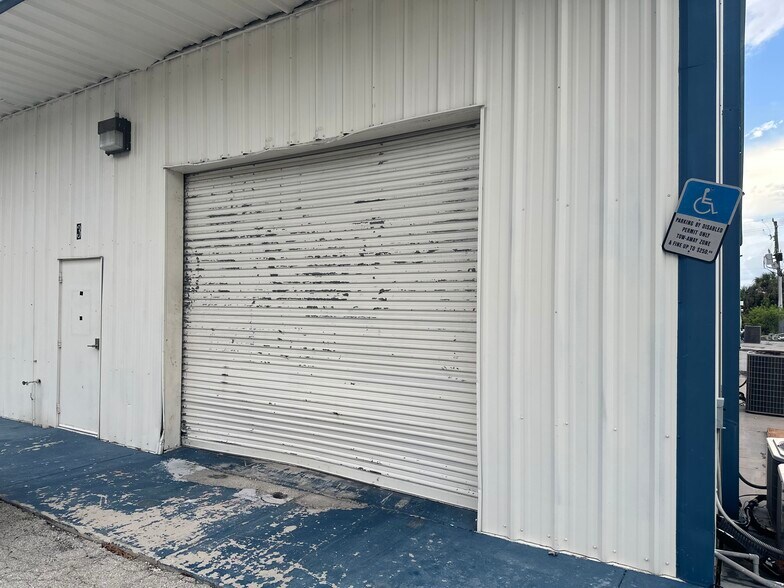 More Photos Of 5718 Corporation Cir, Fort Myers Warehouse For Lease