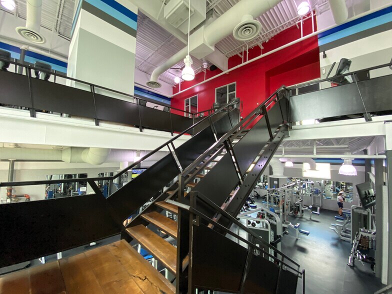 More Photos Of 6415 Polaris Dr, Laredo Health Club For Sale