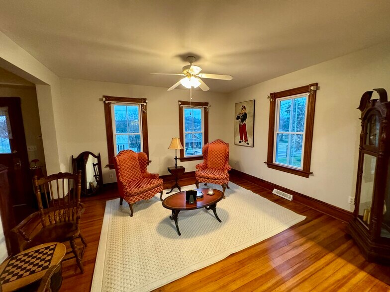 More Photos Of 1011 Market St, Hermann General Retail For Sale
