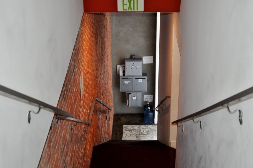 More Photos Of 7494 Santa Monica Blvd, West Hollywood Office For Lease