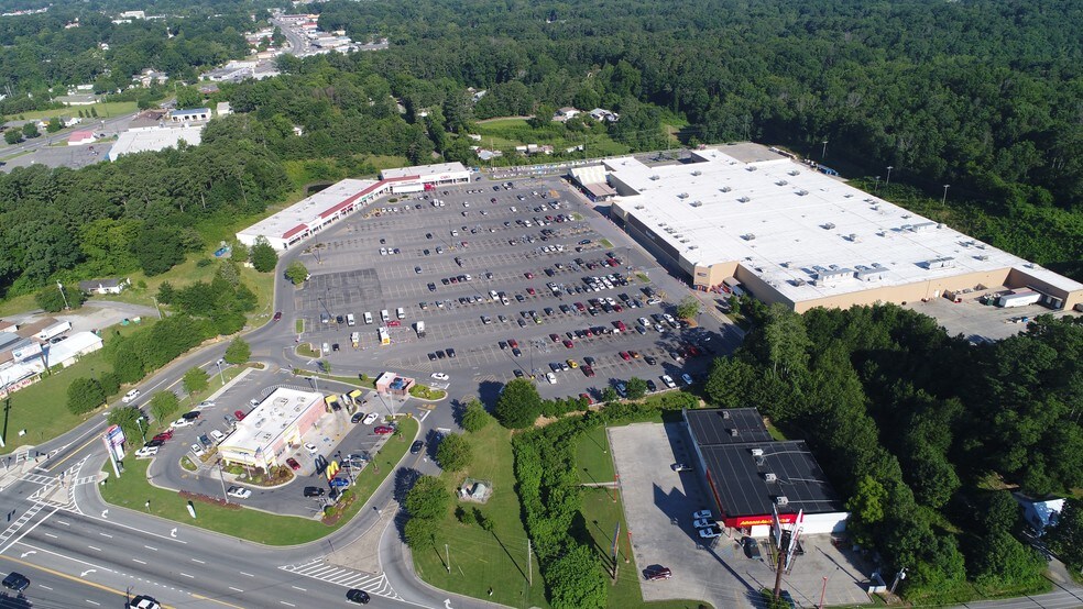 More Photos Of 2530 E Walnut Ave, Dalton Unknown For Lease