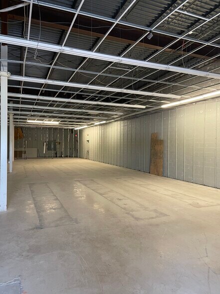 More Photos Of 685 S College St, Harrodsburg Storefront Retail Office For Lease