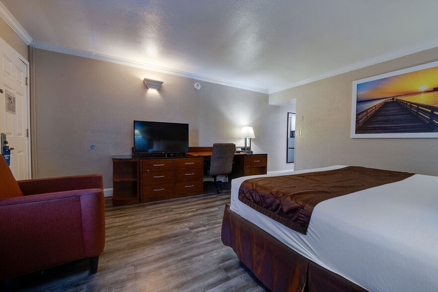 More Photos Of 710 S Cherokee Ln, Lodi Hospitality For Sale