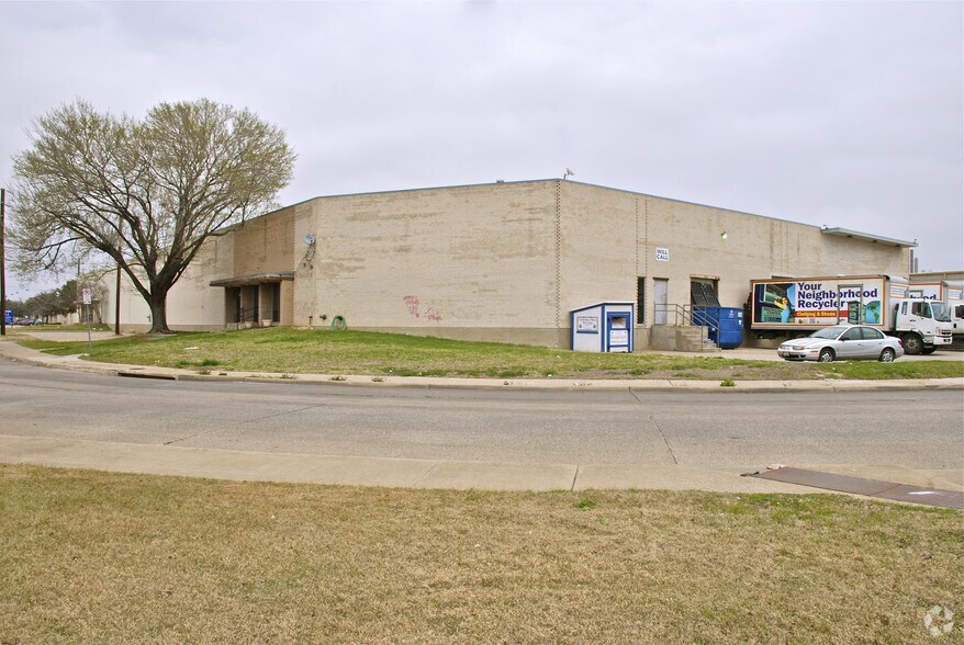 More Photos Of 10820 Composite Dr, Dallas Warehouse For Sale
