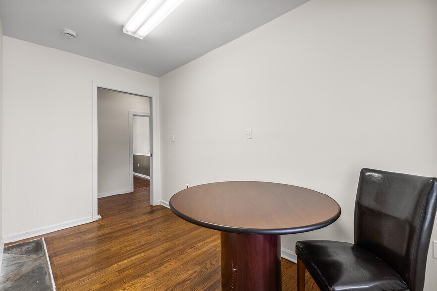 More Photos Of 410 Main St, Reisterstown Medical For Lease