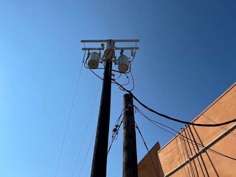 More Photos Of 3911-3929 E IH-10, San Antonio Light Manufacturing For Sale