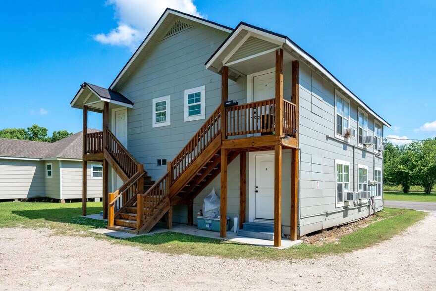 More Photos Of 214 W Republic St, Baytown Apartments For Sale