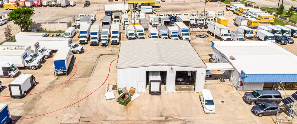 More Photos Of 3212 E Abram St, Arlington Warehouse For Lease