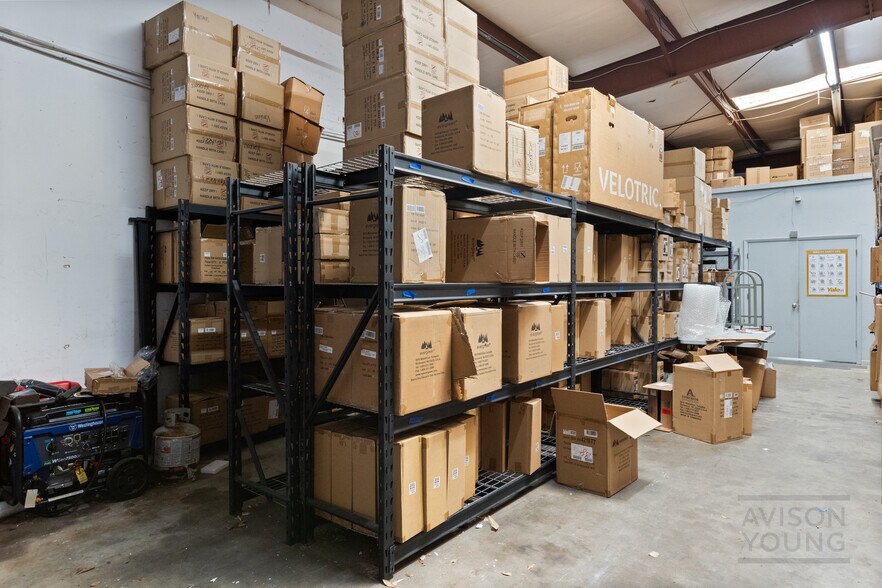 More Photos Of 175 Semoran Commerce Pl, Apopka Light Distribution For Sale