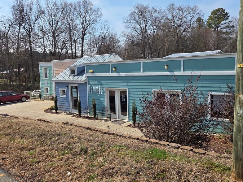More Photos Of 136 Fayetteville St, Pittsboro General Retail For Lease