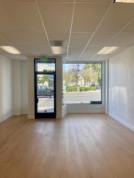 More Photos Of 102-104 S Glendale Ave, Glendale Storefront For Lease