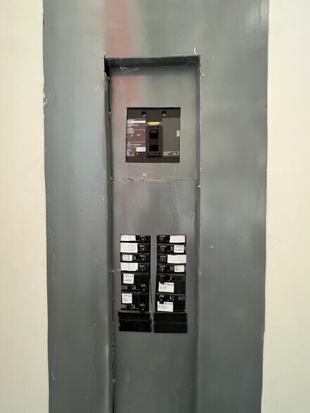 More Photos Of 4227 S Main St, Stafford Showroom For Lease