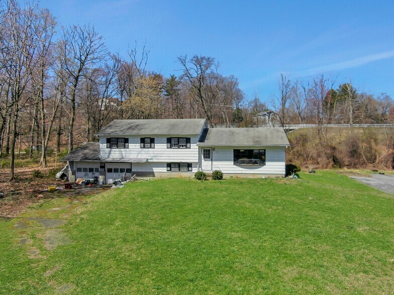 More Photos Of 37 Old Route 9W, New Windsor Township Specialty For Sale