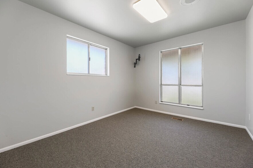More Photos Of 7706 S Locust St, Midvale Office For Sale