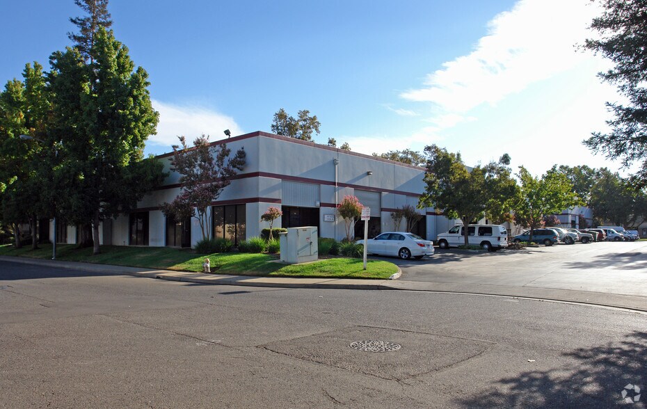 More Photos Of 1106 N D St, Sacramento Showroom For Lease
