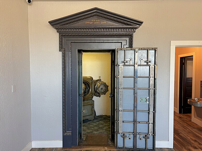 More Photos Of 104 Cedar Ave E, Pillager Storefront For Lease