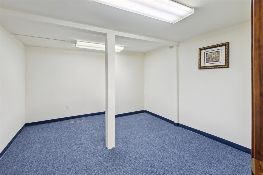 More Photos Of 711 Washington Ave, Bay City Medical For Sale