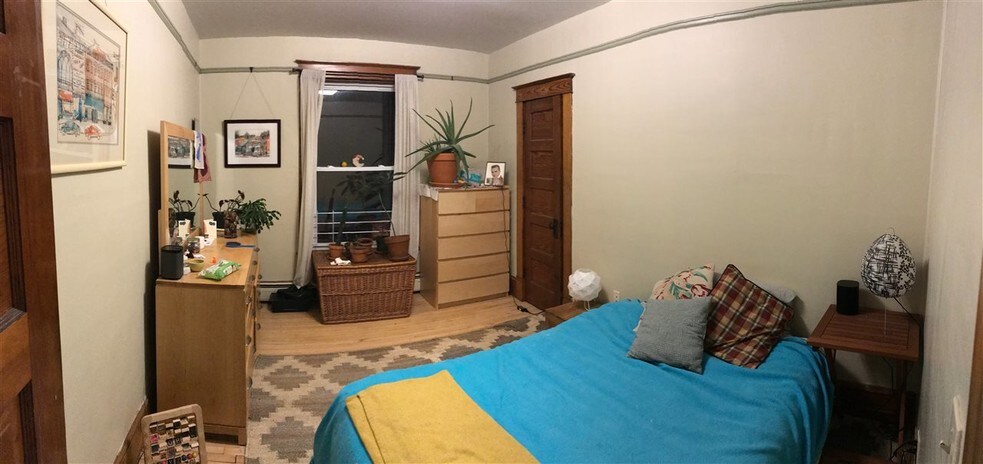 More Photos Of 42 Central St, Newport Flex For Lease