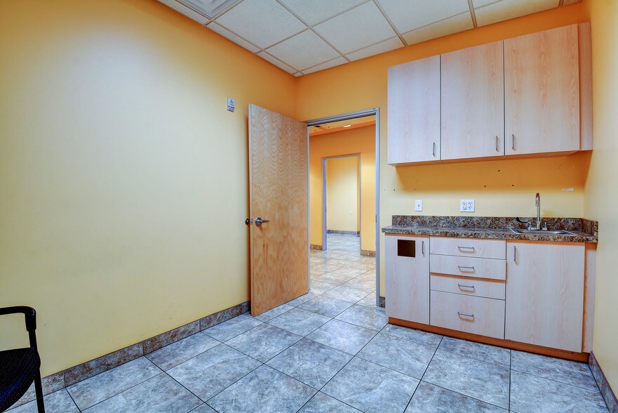 More Photos Of 15288 W Brookside Ln, Surprise Office For Lease