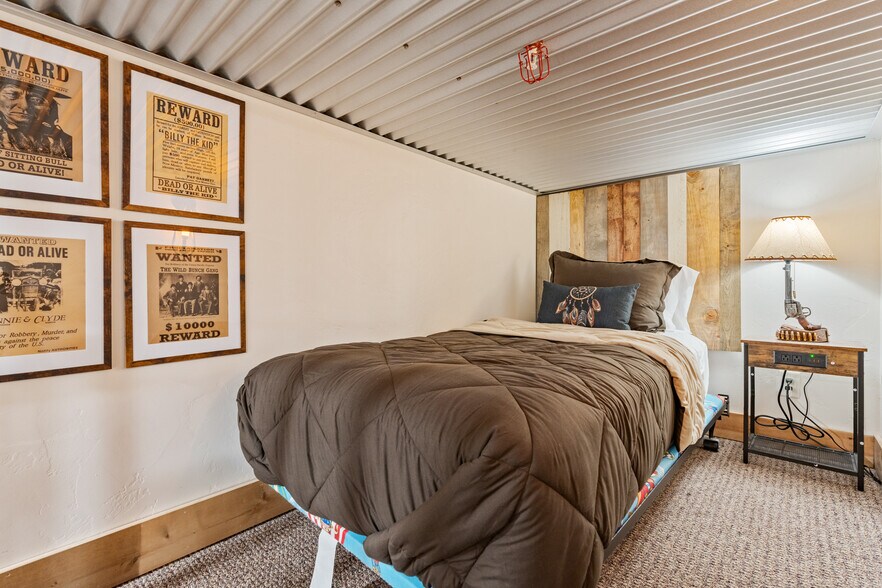 More Photos Of 417 Main St, Ashton Specialty For Sale