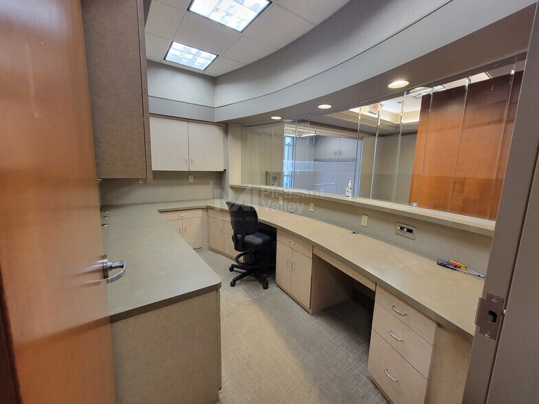 More Photos Of 789 White Pond Dr, Akron Medical For Lease