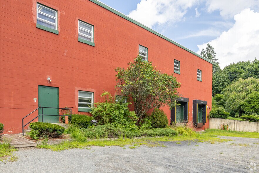 More Photos Of 1 Main St, Shirley Light Distribution For Lease