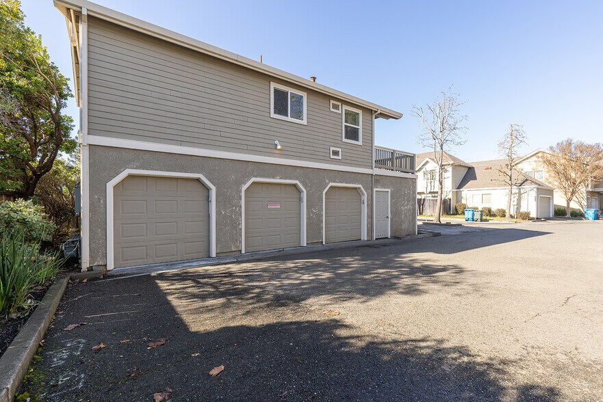 More Photos Of 2131 Naomi Pl, Santa Rosa Apartments For Sale