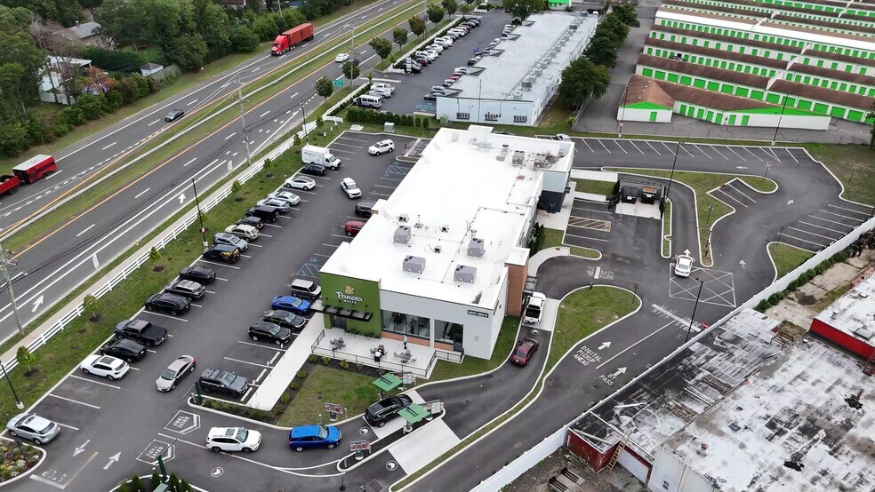 More Photos Of 1900 Veterans Memorial Hwy, Islandia General Retail For Lease