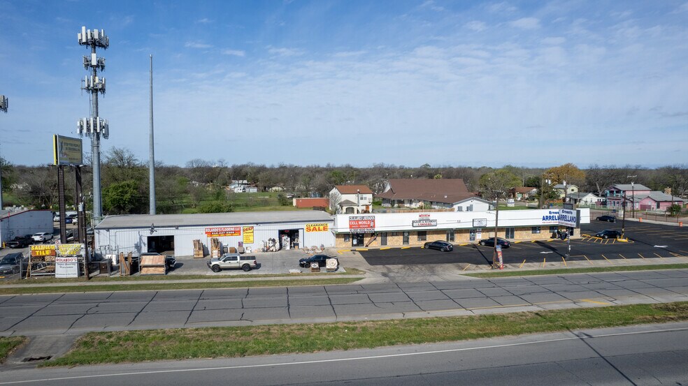 More Photos Of 4407 I-35 Fwy, San Antonio Unknown For Lease