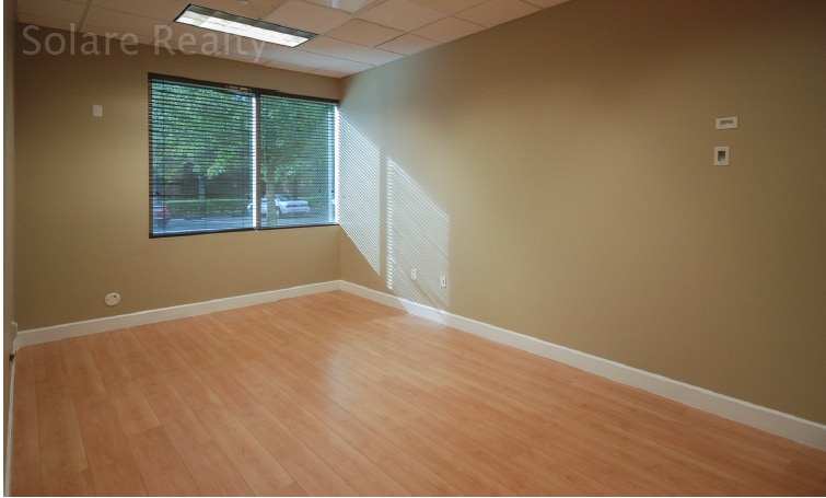 More Photos Of 7751 Kingspointe Pky, Orlando Light Distribution For Lease