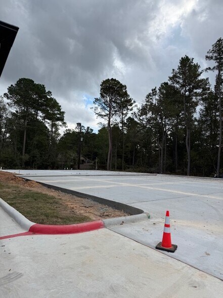 More Photos Of 1316 Sendera Ranch Dr, Magnolia General Retail For Lease