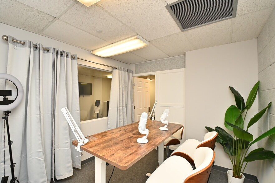 More Photos Of 10903 Indian Head Hwy, Fort Washington Office For Sale