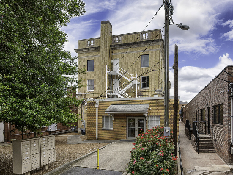 More Photos Of 32 N Main St, Belmont Office For Lease