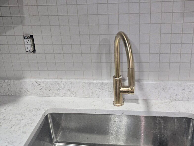 More Photos Of 2122 N Pine St, Wilmington Apartments For Sale