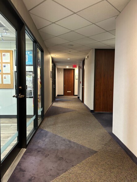More Photos Of 8831-8833 Gross Point Rd, Skokie Office For Lease