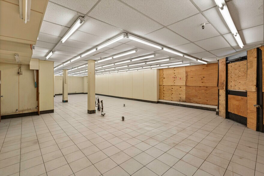 More Photos Of 900-910 Clement St, San Francisco Storefront Retail Office For Lease