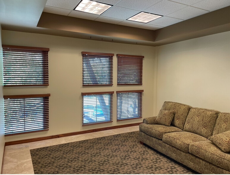 More Photos Of 3821 Juniper Trace, Bee Cave Loft Creative Space For Sale