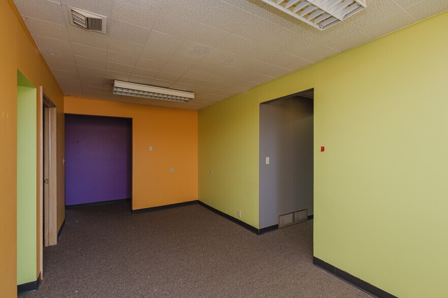 More Photos Of 722 N Main St, Newton Office For Sale