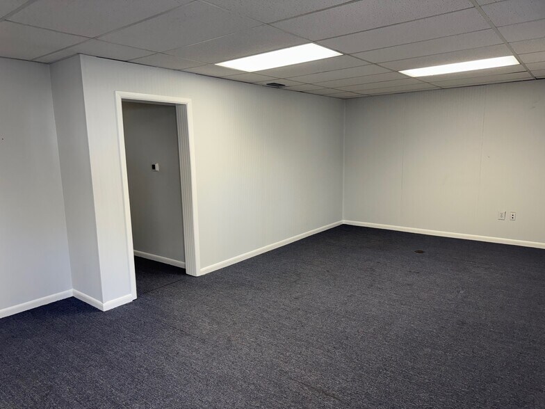 More Photos Of 120 E New York Ave, Deland Storefront Retail Office For Lease