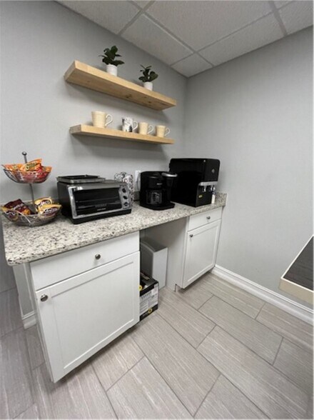 More Photos Of 205 Ridgewood Ave, Brandon Medical For Lease